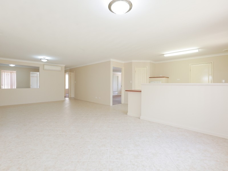 4 Janz Pass, Canning Vale WA 6155