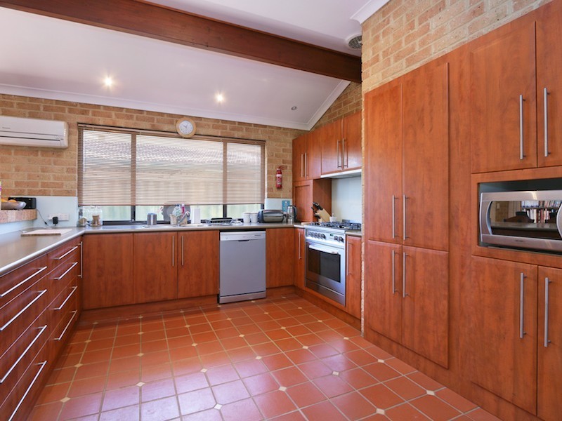 11 Aster Court, Thornlie WA 6108