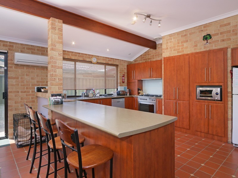 11 Aster Court, Thornlie WA 6108