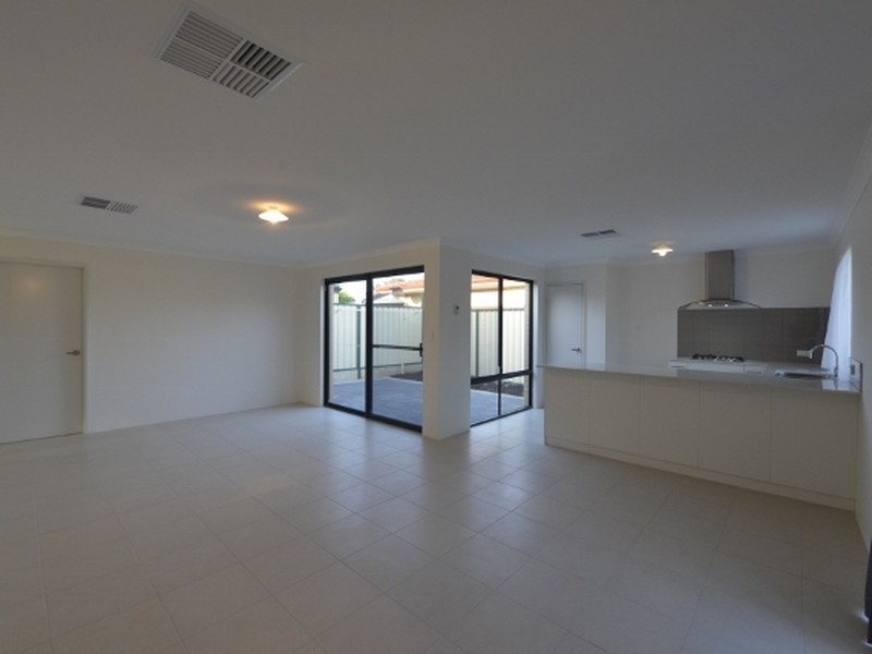 33 Yale Road, Thornlie WA 6108