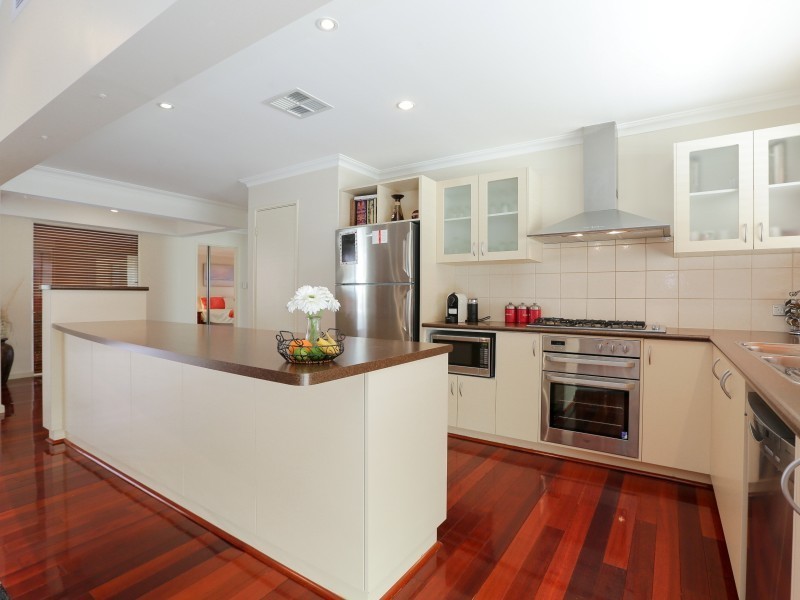 10 Tranquility Place, Maddington WA 6109