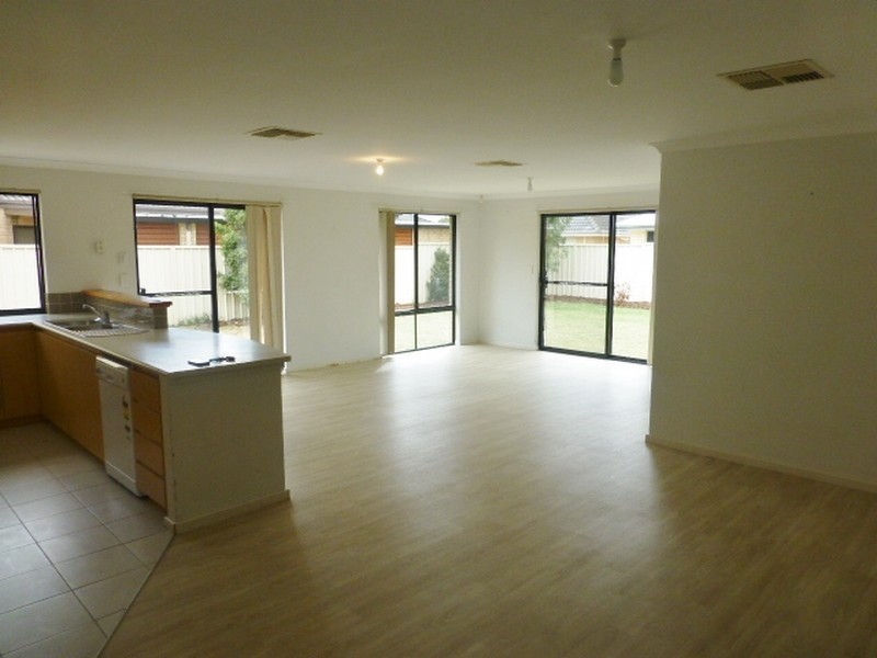 40 Teal Brook Circle, Seville Grove WA 6112