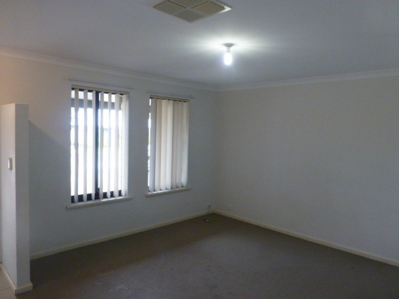 40 Teal Brook Circle, Seville Grove WA 6112