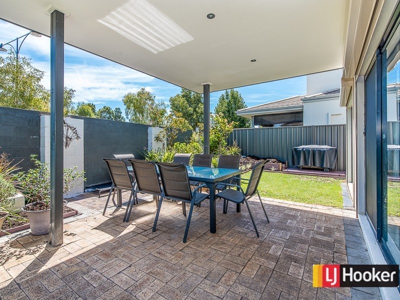 17/18 Deanmore Bend, Hammond Park WA 6164