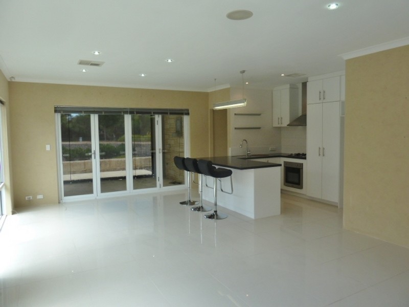 1 Linkwater Pass, Southern River WA 6110