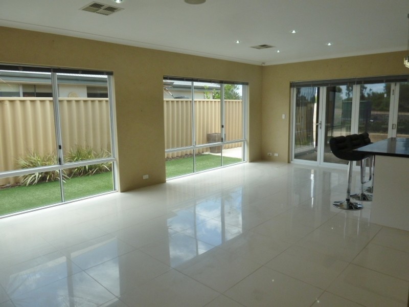 1 Linkwater Pass, Southern River WA 6110