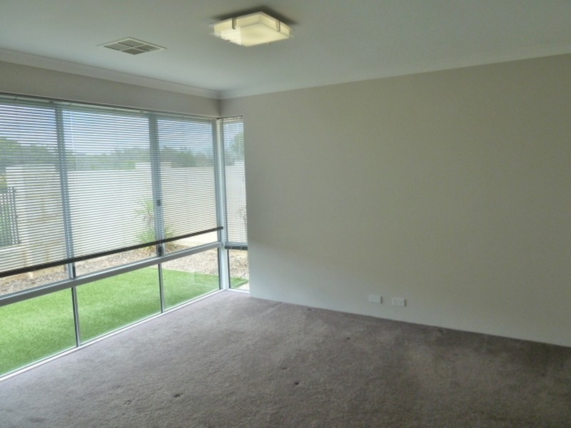 1 Linkwater Pass, Southern River WA 6110