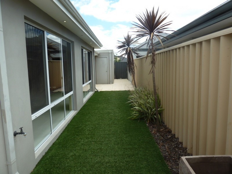 1 Linkwater Pass, Southern River WA 6110