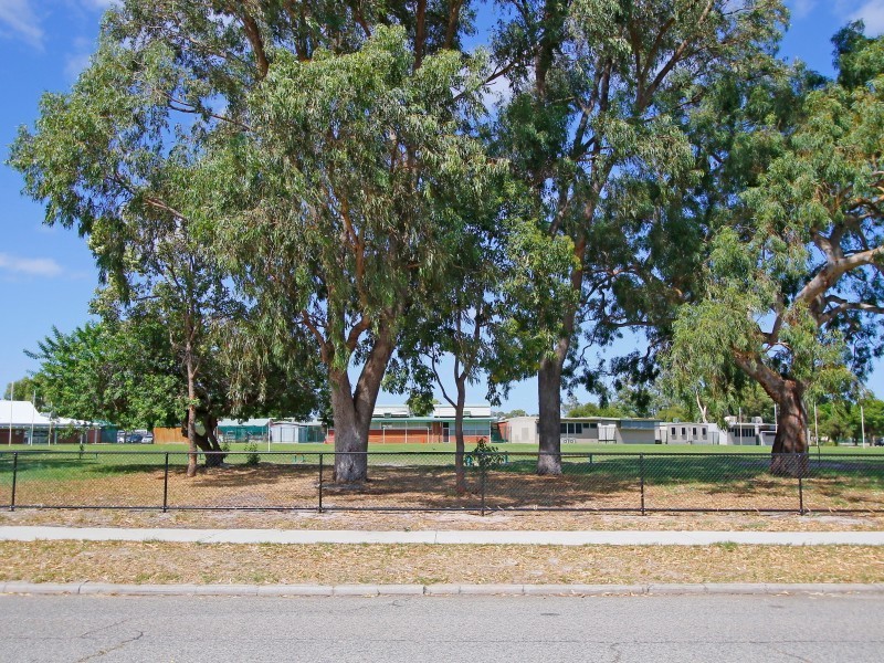 10 Camberley Street, Thornlie WA 6108