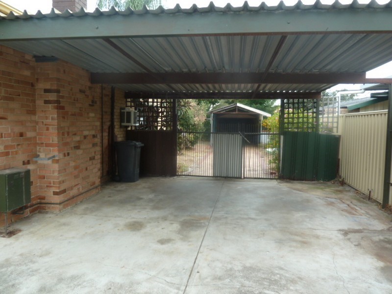 12 Tonbridge Way, Thornlie WA 6108