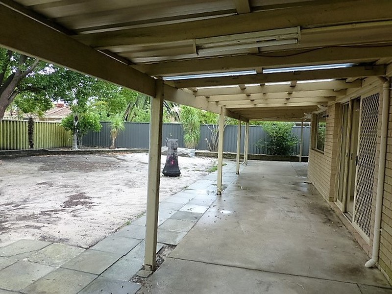 54 Seville Drive, Seville Grove WA 6112