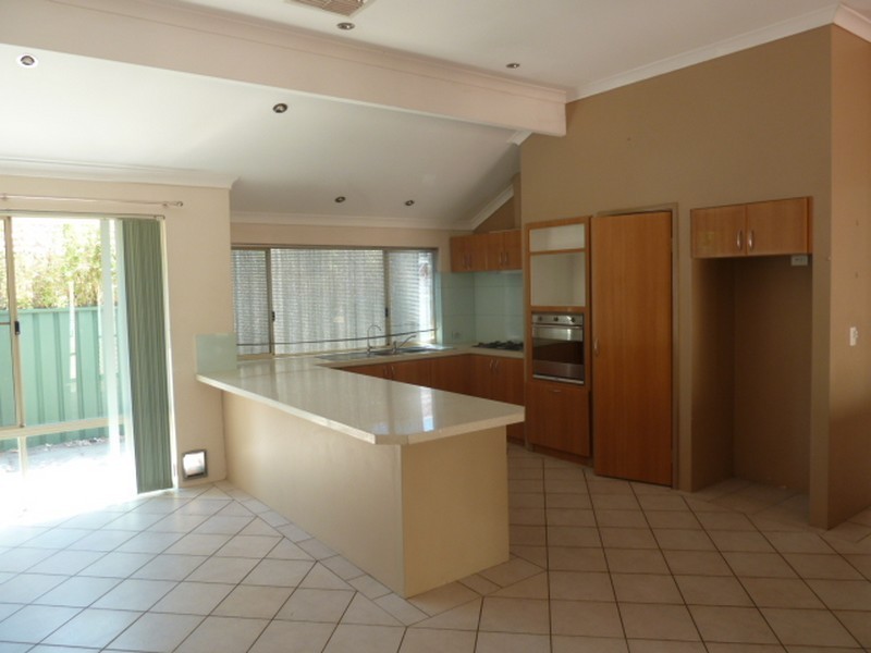 4 Everglades Close, Bibra Lake WA 6163