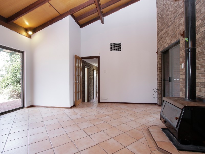 15 Barr Court, Thornlie WA 6108