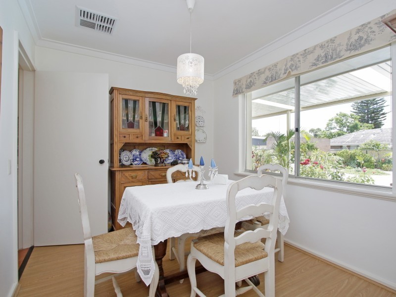 10 Farringdon Way, Huntingdale WA 6110