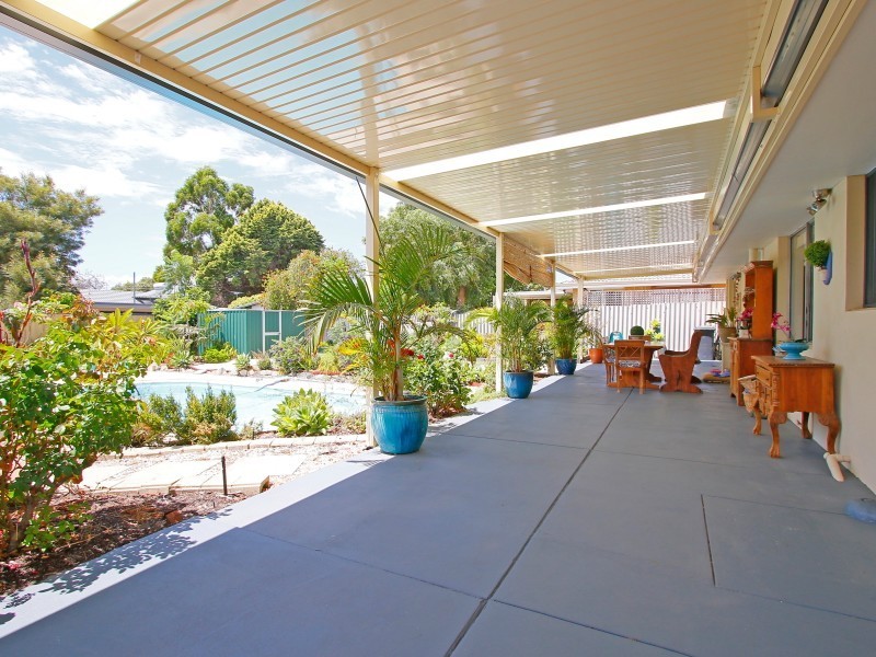 10 Farringdon Way, Huntingdale WA 6110