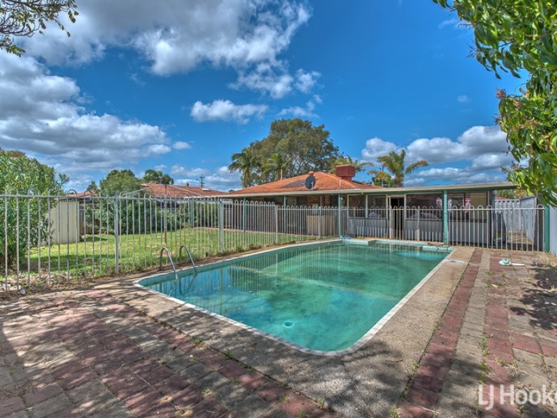 7 Whiteman Street, Thornlie WA 6108