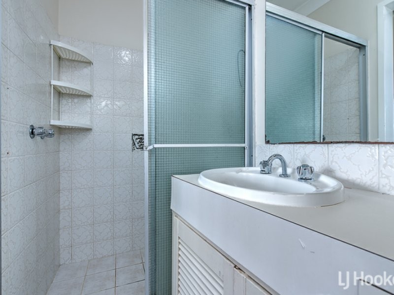 7 Whiteman Street, Thornlie WA 6108