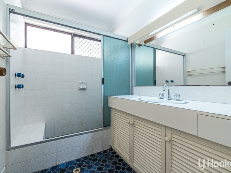 7 Whiteman Street, Thornlie WA 6108