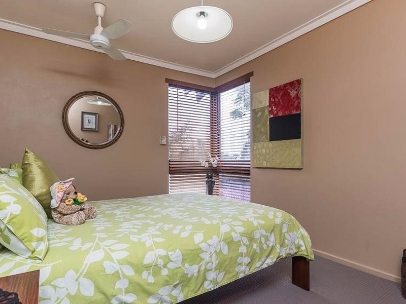 9 Camborne Way, Thornlie WA 6108