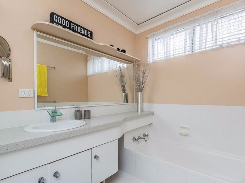9 Camborne Way, Thornlie WA 6108