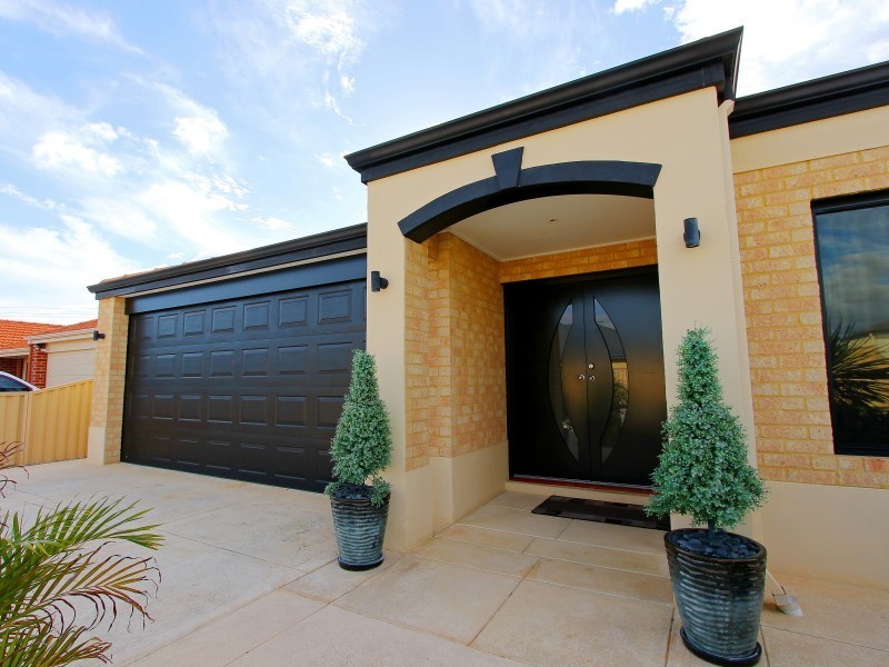 11 Cuthbert Street, Canning Vale WA 6155