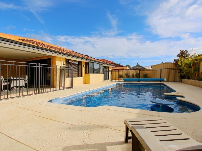 11 Cuthbert Street, Canning Vale WA 6155