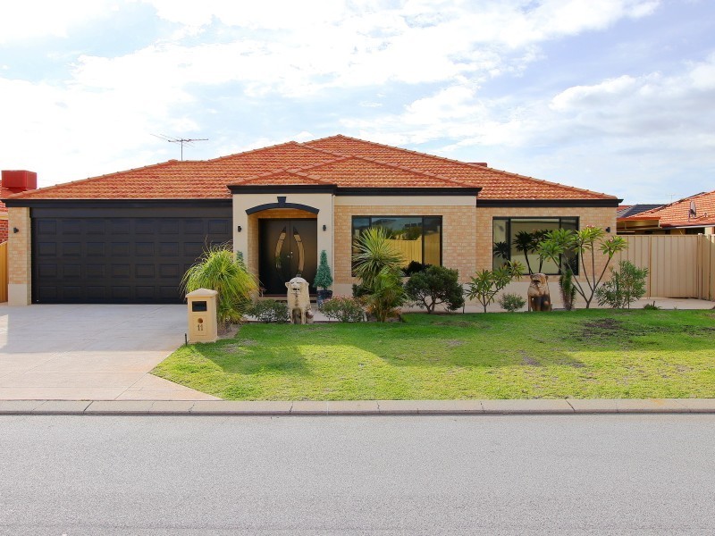 11 Cuthbert Street, Canning Vale WA 6155
