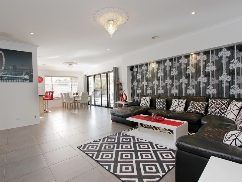 11 Cuthbert Street, Canning Vale WA 6155