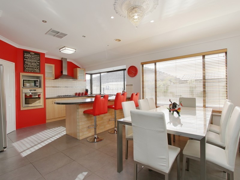 11 Cuthbert Street, Canning Vale WA 6155