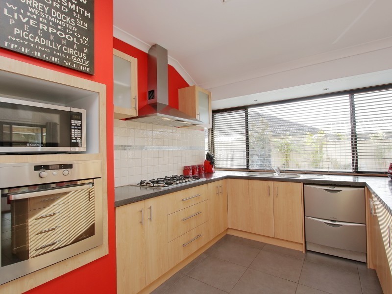 11 Cuthbert Street, Canning Vale WA 6155