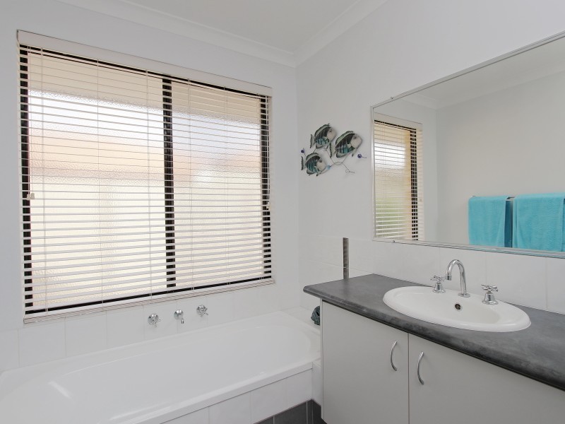 11 Cuthbert Street, Canning Vale WA 6155