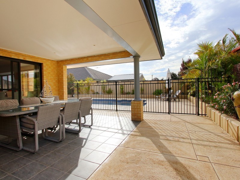 11 Cuthbert Street, Canning Vale WA 6155