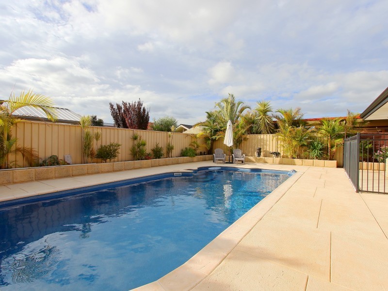 11 Cuthbert Street, Canning Vale WA 6155