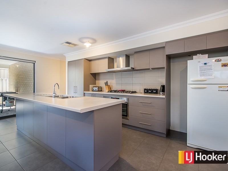 61B Thornlie Avenue, Thornlie WA 6108