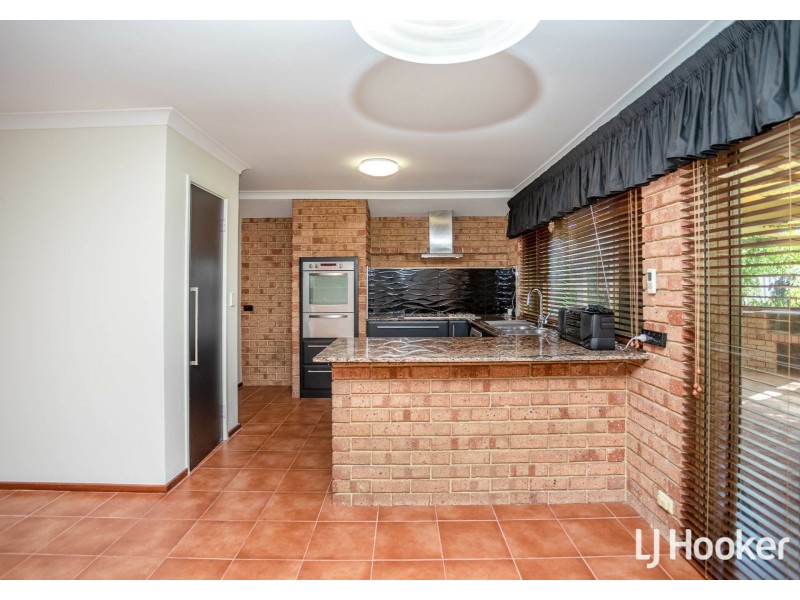 24 Discovery Drive, Thornlie WA 6108