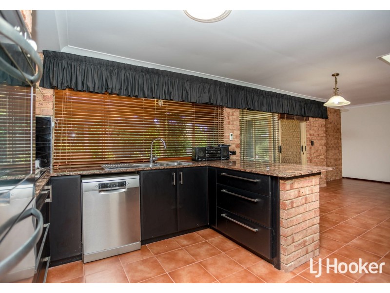 24 Discovery Drive, Thornlie WA 6108