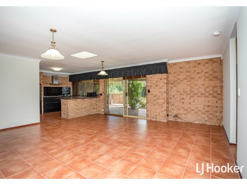 24 Discovery Drive, Thornlie WA 6108