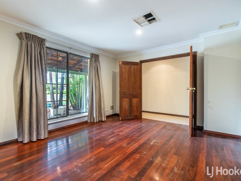 20 Sutherland Drive, Thornlie WA 6108