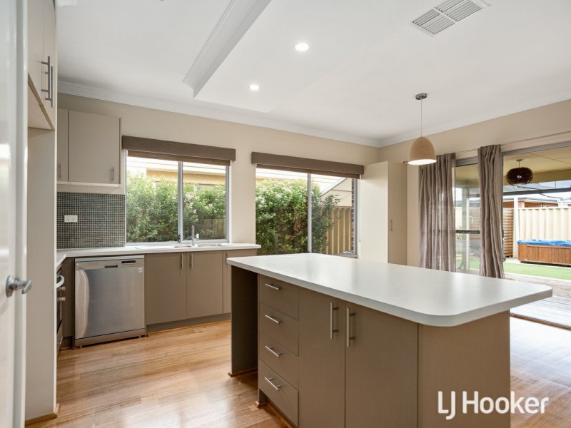 11 Goldfinch Bend, Harrisdale WA 6112