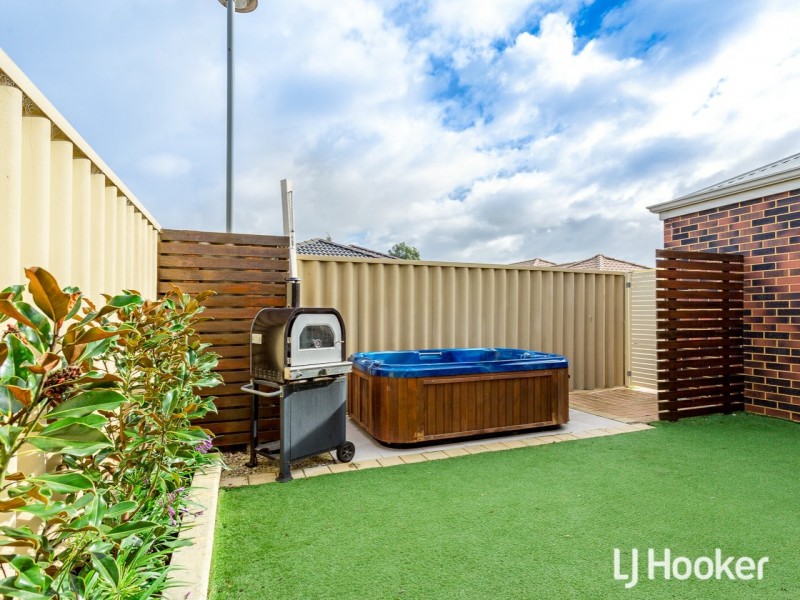 11 Goldfinch Bend, Harrisdale WA 6112