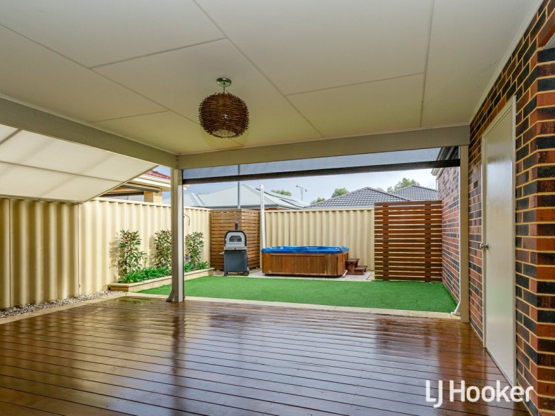 11 Goldfinch Bend, Harrisdale WA 6112