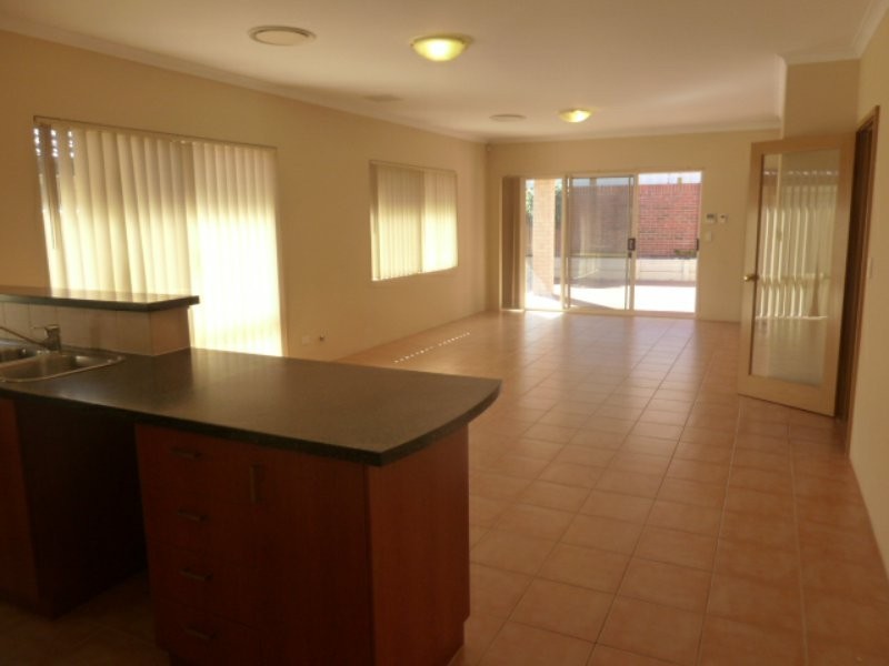 41 Finsbury Drive, Thornlie WA 6108