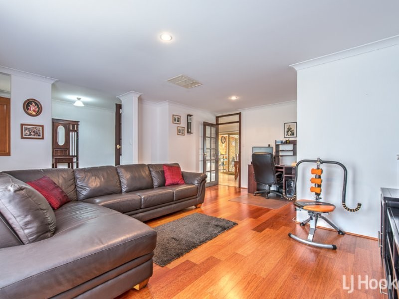 33 Timbercrest Road, Thornlie WA 6108