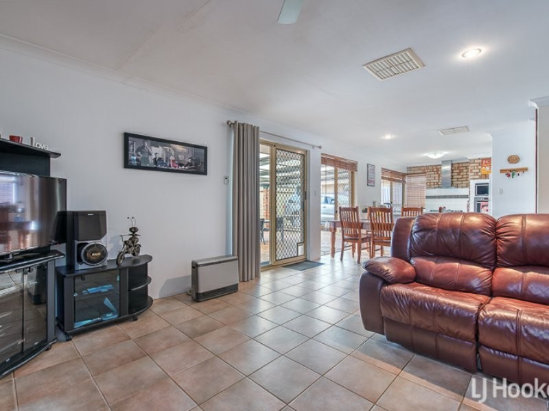 33 Timbercrest Road, Thornlie WA 6108