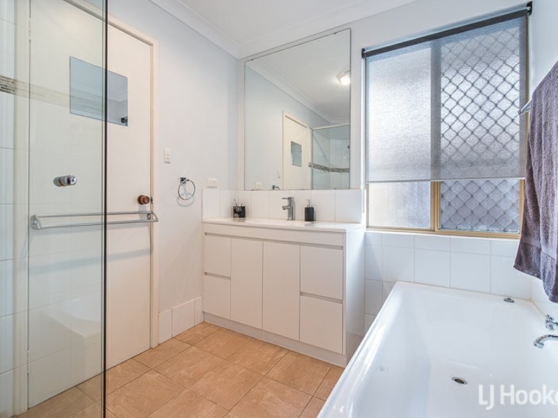33 Timbercrest Road, Thornlie WA 6108