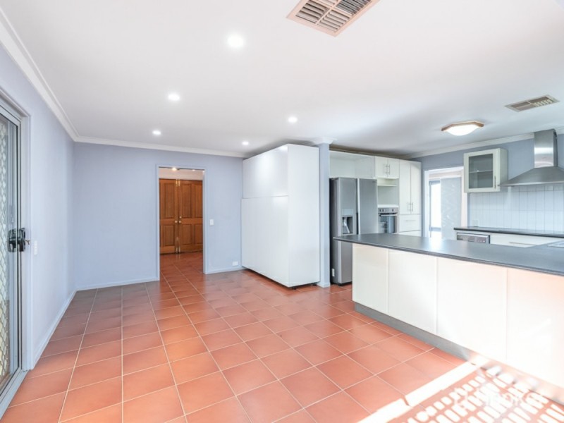 16 Kelvedon Way, Huntingdale WA 6110