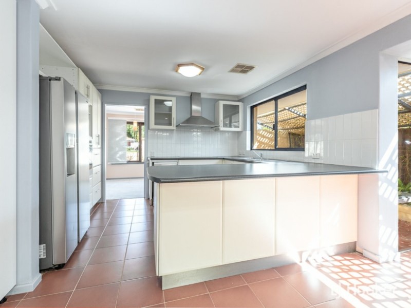 16 Kelvedon Way, Huntingdale WA 6110