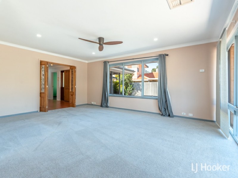 16 Kelvedon Way, Huntingdale WA 6110