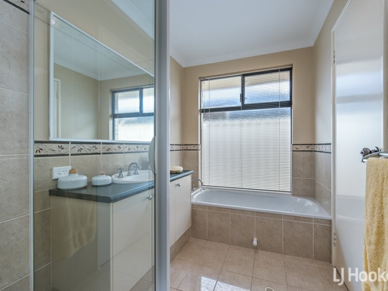 5 Manderstone Way, Canning Vale WA 6155