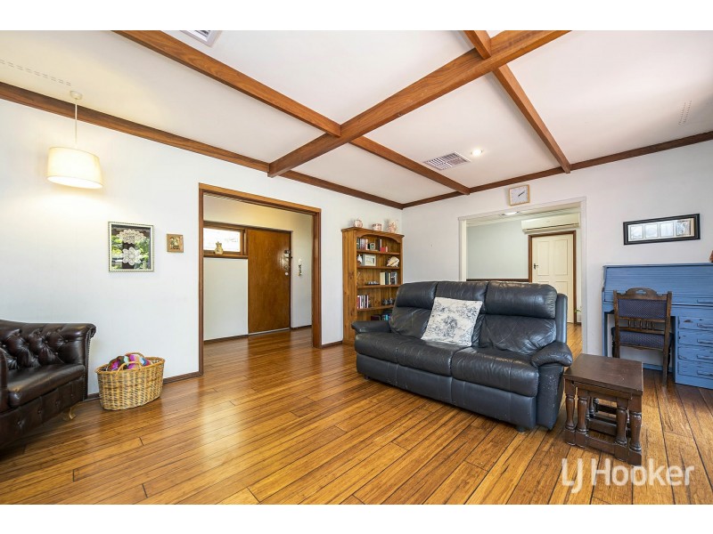 9 Regency Drive, Thornlie WA 6108